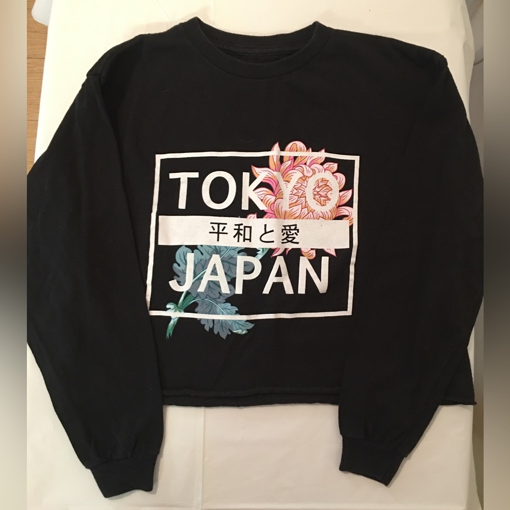 Long sleeve crop top